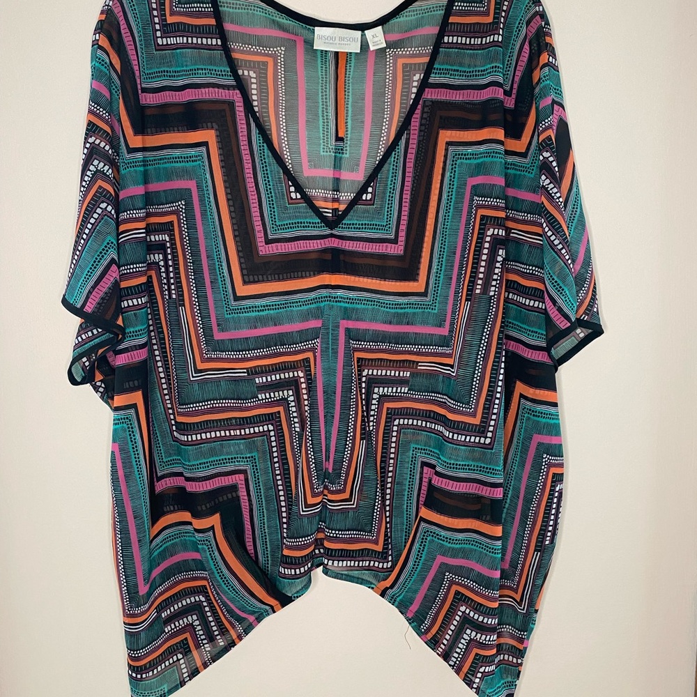 Bisou Bisou Geometric Print Sheer V-Neck Poncho Style Top Size XL